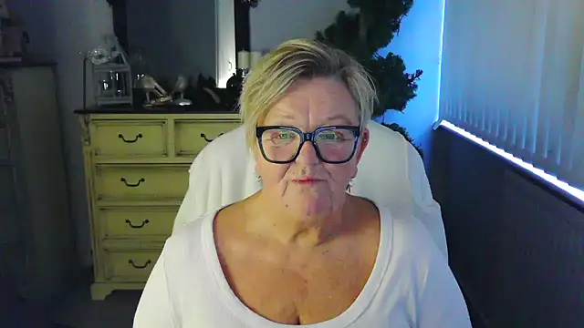 BridgetBlueEyes's cam snapshot