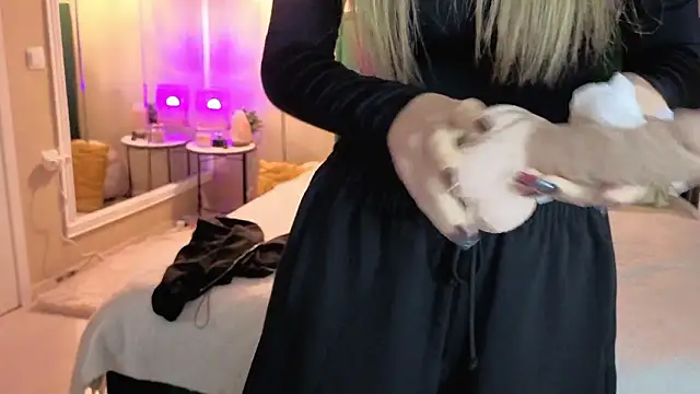 JoanneGG's cam snapshot