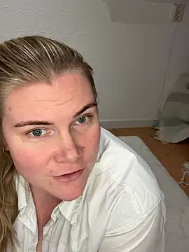 SexyBlondJoanna live sex cam