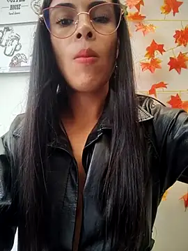 Astrid-- live sex cam