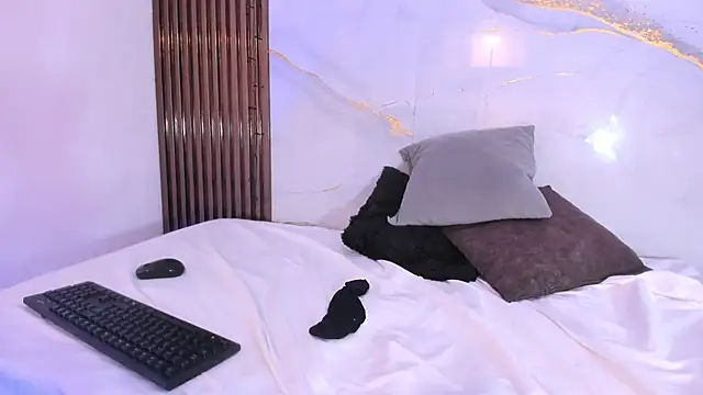 LuciaCute1's cam snapshot