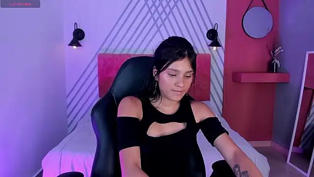 Kari_Kaory's cam snapshot