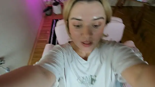 BrightDani's cam snapshot