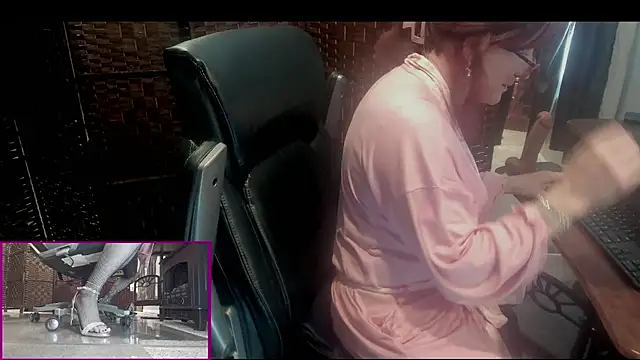 CharlotteAshton's cam snapshot