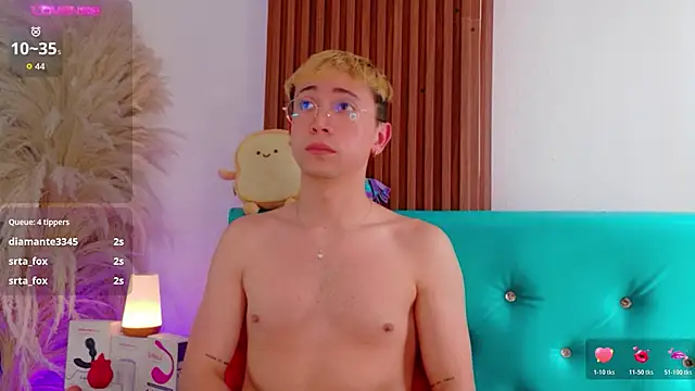 Naughty__Chriss's cam snapshot