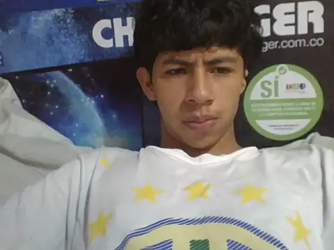 Carlos_Albert02's cam snapshot