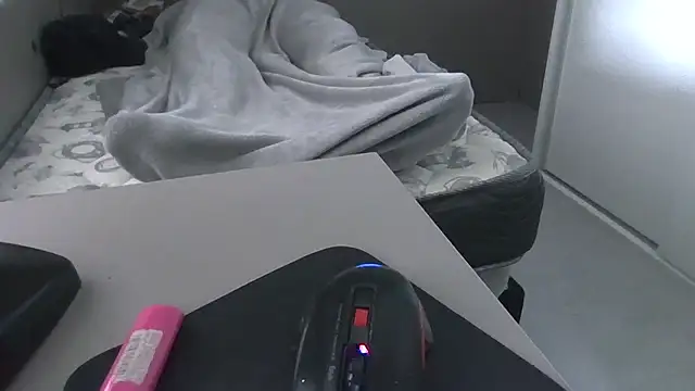 JUNINHOLEKEJR live sex cam