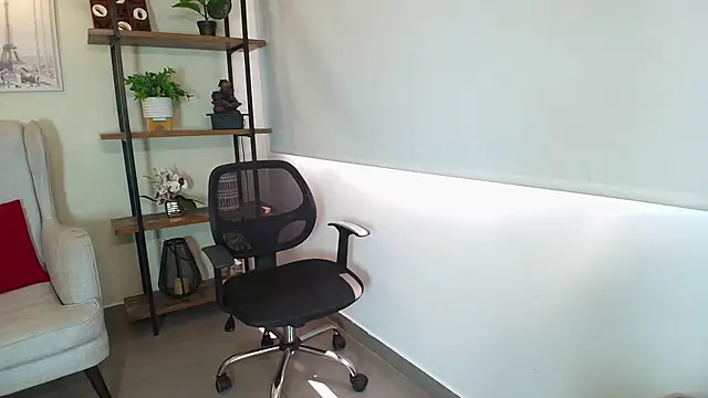 Kenya--Buhle live sex cam