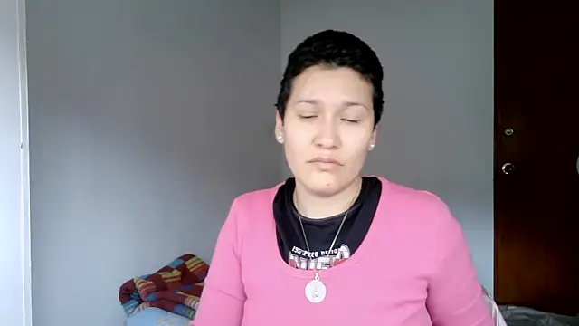 luxandracon23's cam snapshot