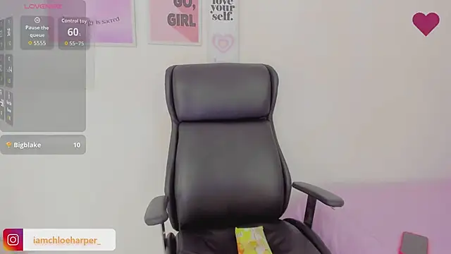 ChloeHarper_'s cam snapshot