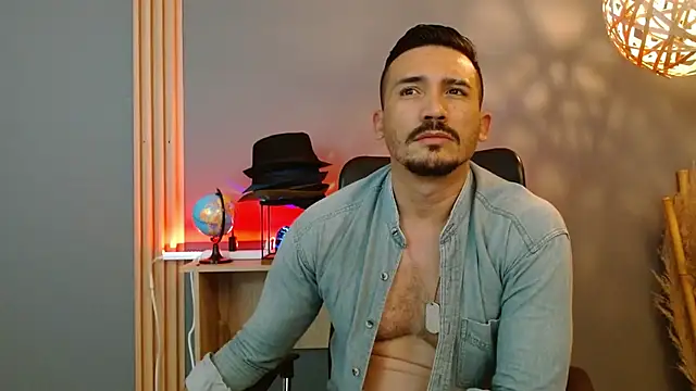 Reiko_85_ live sex cam