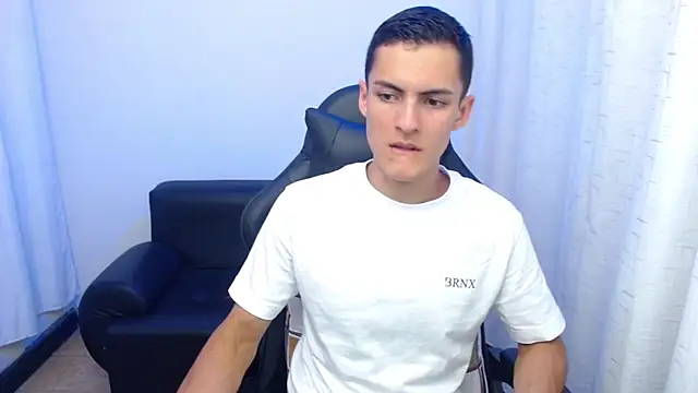 Matiius18 live sex cam