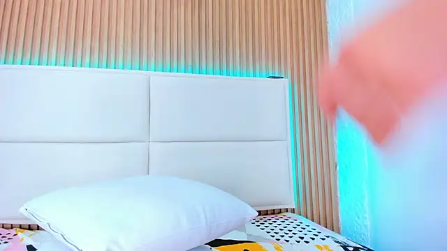 aggy_castel's cam snapshot