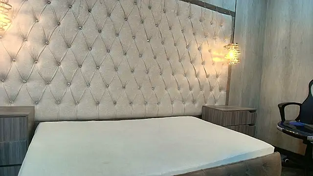 mila_bloom_'s cam snapshot