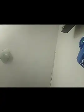 Yrresistible666 live sex cam