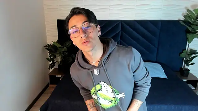 Andy_Joy_'s cam snapshot