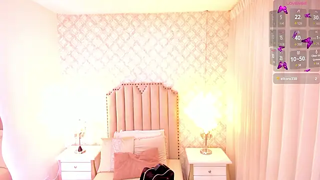 Pia_Johnson_'s cam snapshot