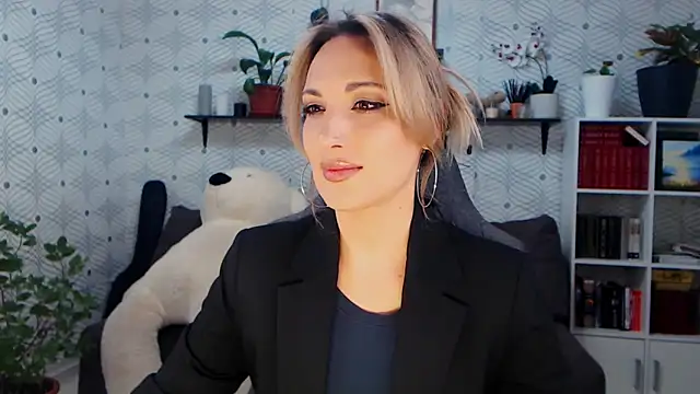 MillaXQueen's cam snapshot