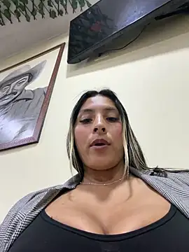 Cami_Leon2's cam snapshot