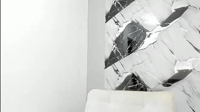 Eskarly_Goldenst's cam snapshot