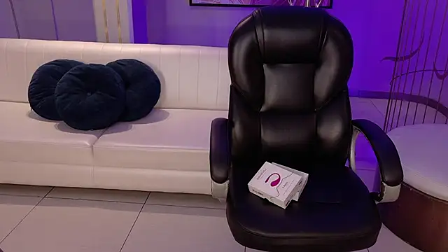 sarawinstone's cam snapshot