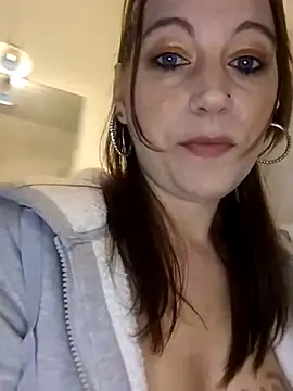 XLisaxx live sex cam