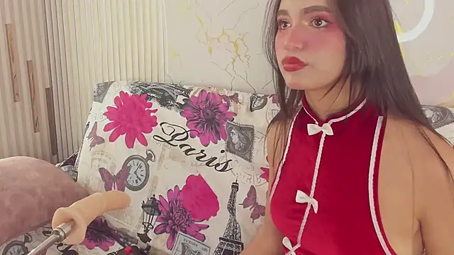 NhoanBrunette live sex cam