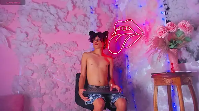 Leo_Glow live sex cam