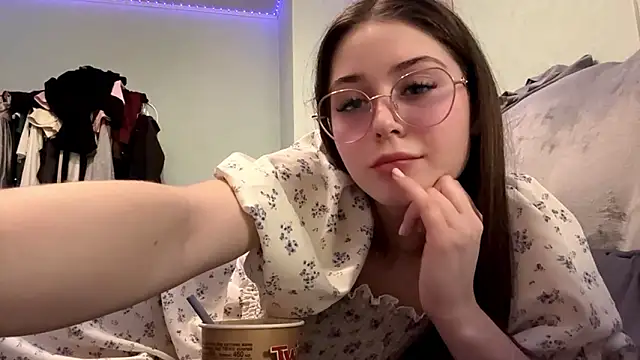 Adel_strongwoman's cam snapshot