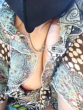 alinaarora's cam snapshot