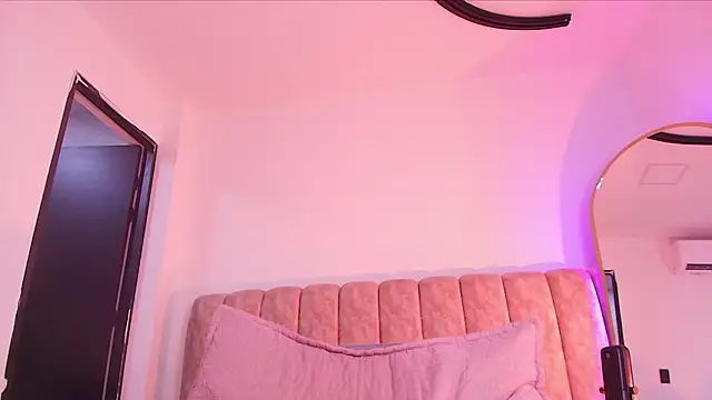 Auroraa_miller's cam snapshot