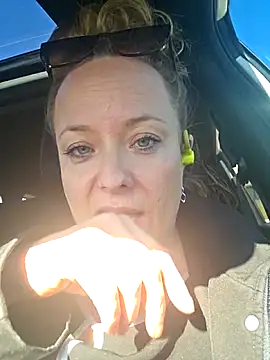 julimonroe live sex cam