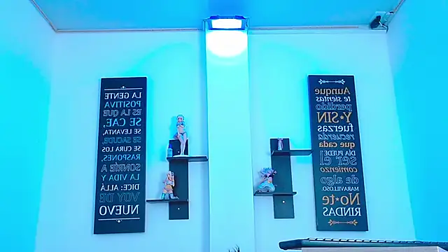 CHLOE_THUNDERS live sex cam