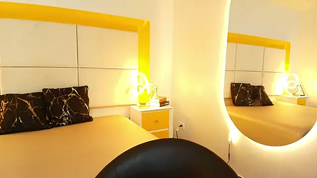 NiccolleHall's cam snapshot