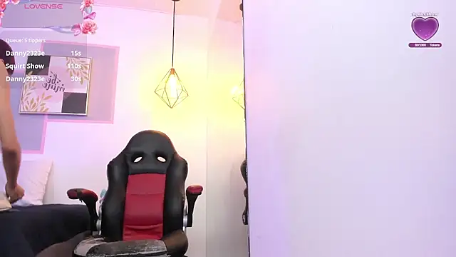 april_jones05's cam snapshot