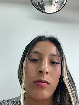 Cami_Leon2's cam snapshot