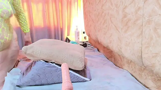 Zoe_Curvy's cam snapshot