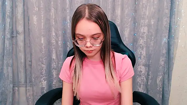 LolliStrawberry's cam snapshot