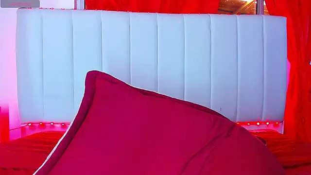 caro_lyne_'s cam snapshot