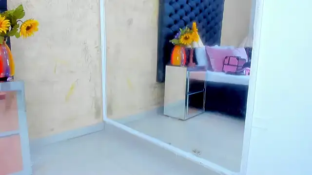 NahomiWhitel live sex cam