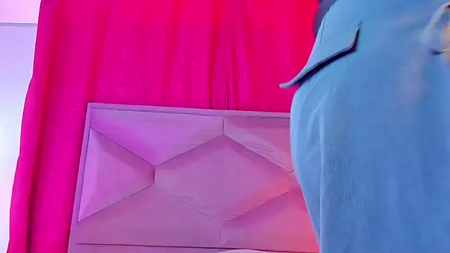 AleSweet's cam snapshot