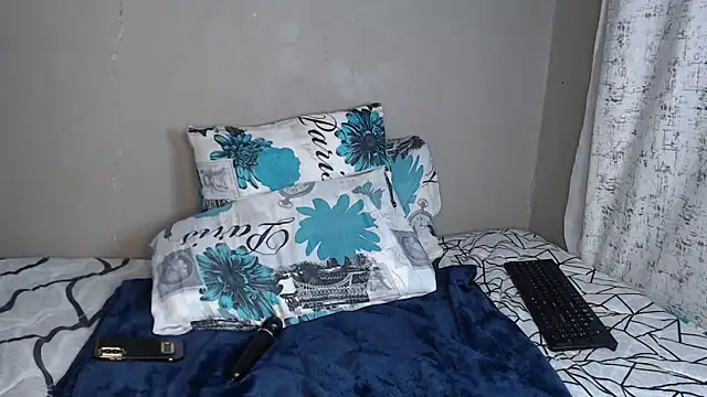 Lunalee's cam snapshot