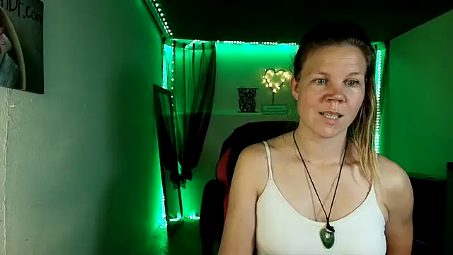 CallMeMaria's cam snapshot