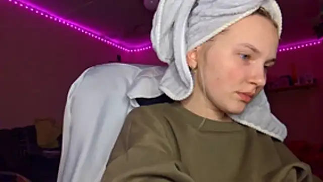 KarinRobertson's cam snapshot