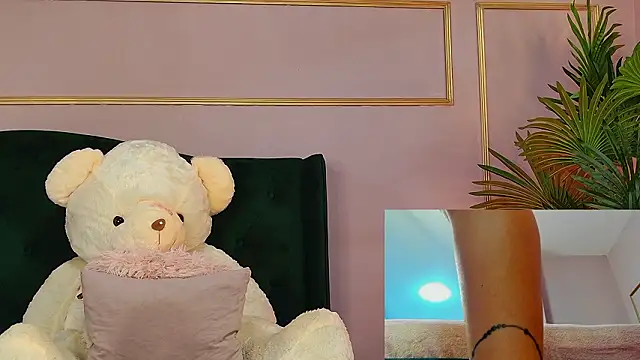 KirraWhite's cam snapshot