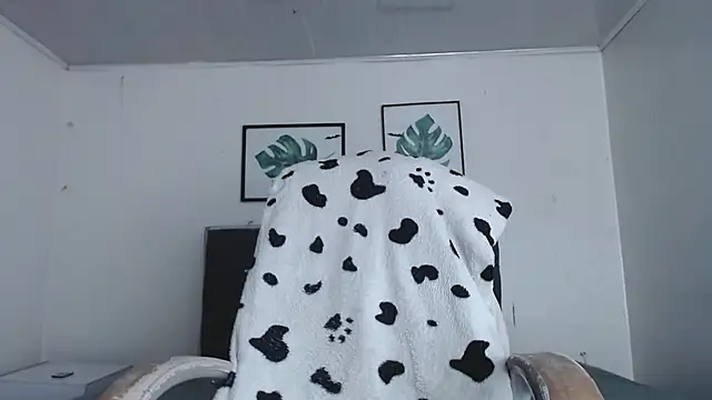 selena_yourmilf's cam snapshot