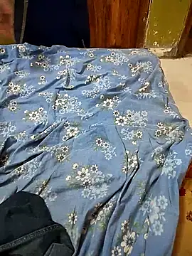 COUPLLE_VILLAGE's cam snapshot