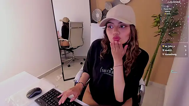 Emma_bloom__'s cam snapshot