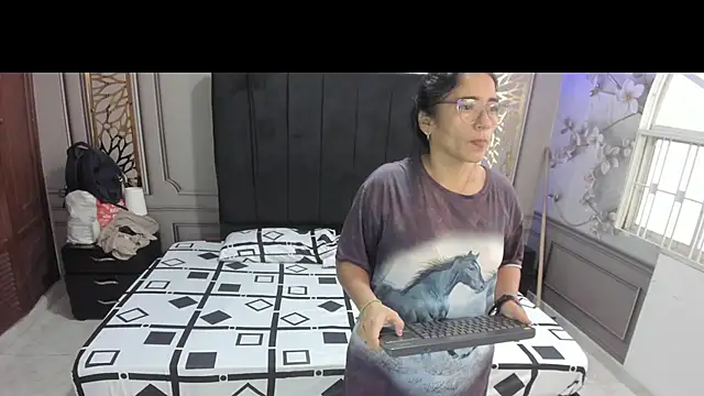 mature_bigass__'s cam snapshot