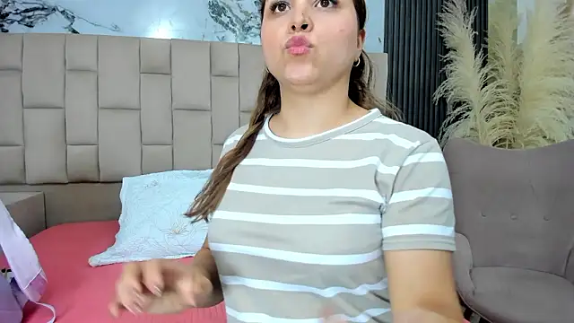 cloesummerr_'s cam snapshot